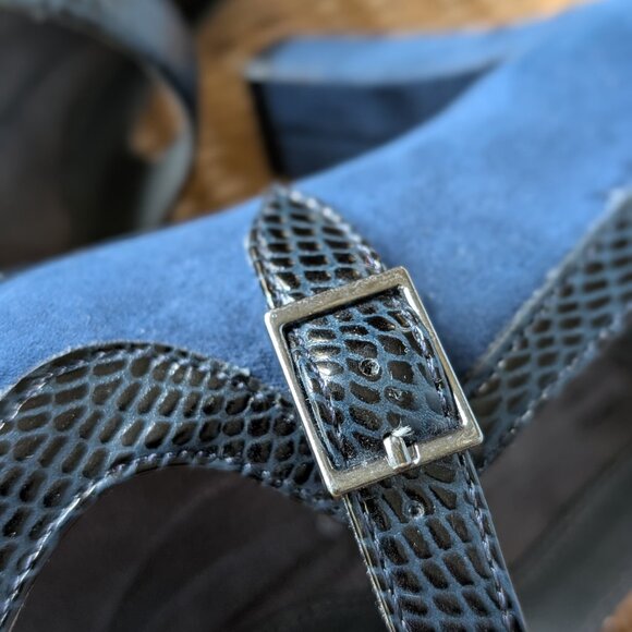 A2 by Aerosoles Navy Suede Mary Jane Pumps Size 9.5 EUC Comfortable Heels - Picture 8 of 12